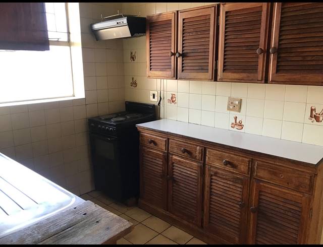 1.5 BEDROOM FLAT RENTED IN RHODESFIELD